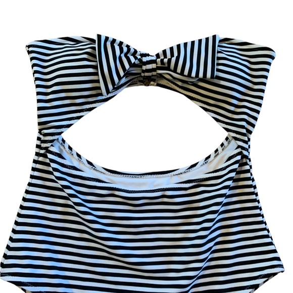 Cupshe Women’s Striped Cut-Out Strapless L Swimsuit - Picture 3 of 4